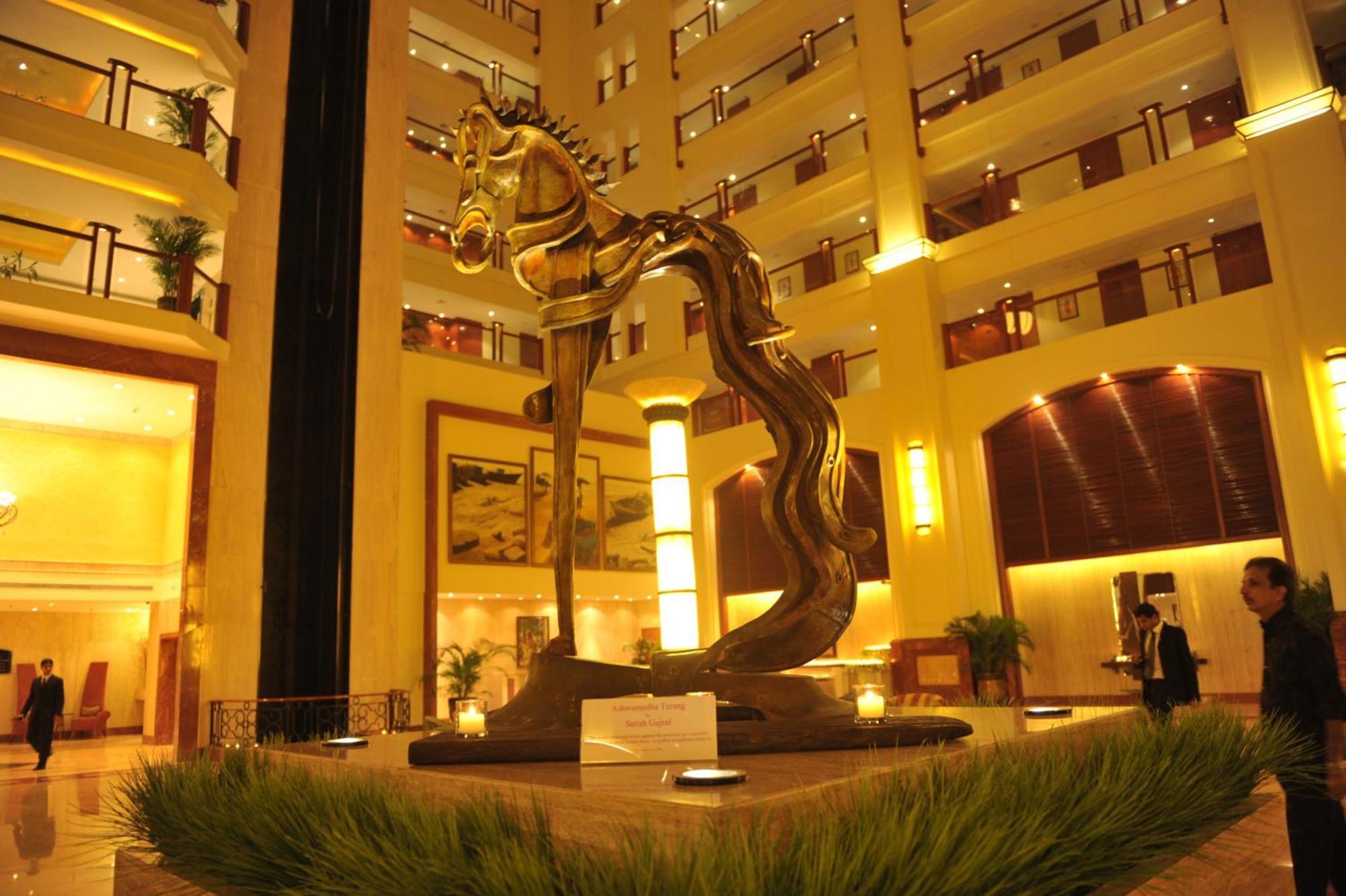 The Lalit Mumbai-Airport Hotel Exterior photo